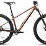 Orbea LAUFEY H10 Metallic Kaneel (Mat) - Zwart (Glans)