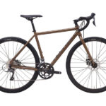 Kona 36e Rove AL 700 Bruin met Shimano Claris & Tektro Bark met zwarte decals (2025)