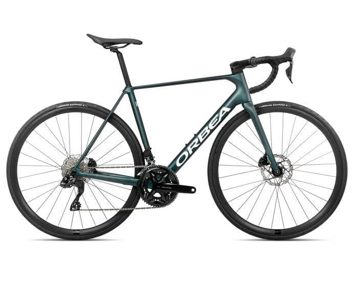 fd8dd340dc69e243f6410a6df9cc9a562ca1bc6f_T107TTCC_AT_SIDE_ORCA_M30i.jpg Orbea ORCA M30i Diamant Escape Green - Carbon View Matt (2026) - Afbeelding 1